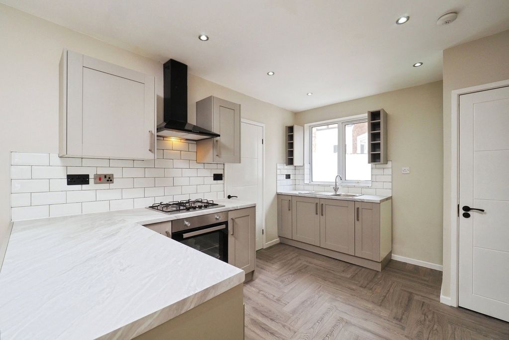 Property photo 2 of 16 Kitchen