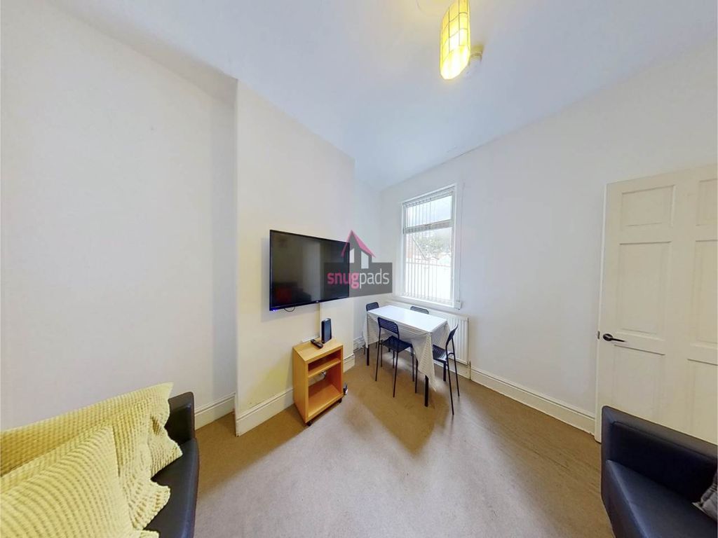 Property photo 1 of 9 Lounge