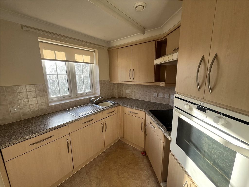 Property photo 2 of 9 Kitchen