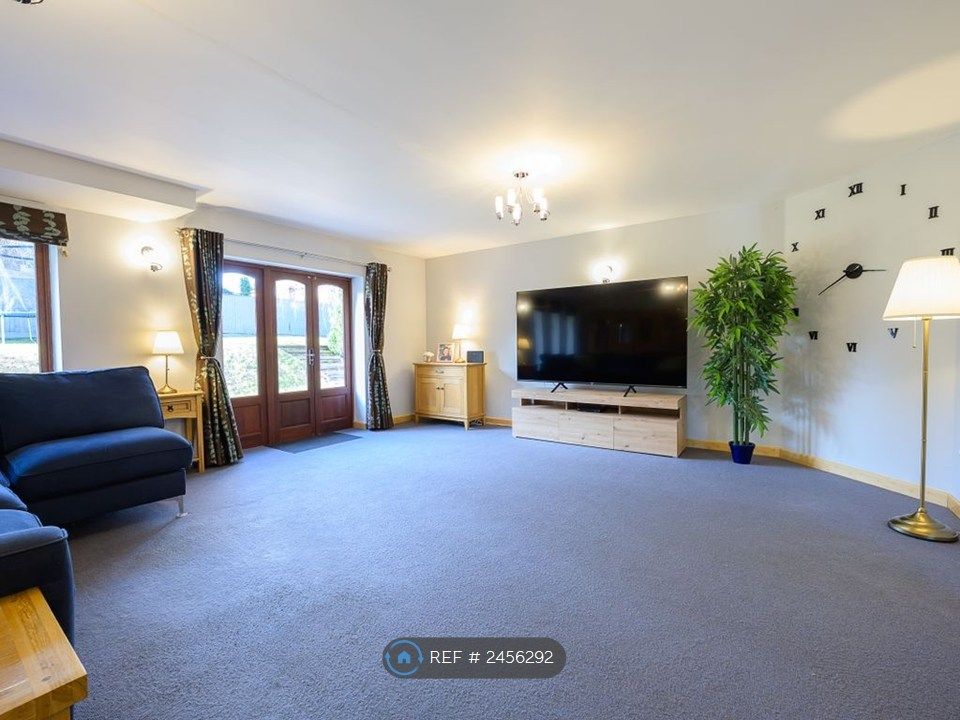 Property photo 2 of 28