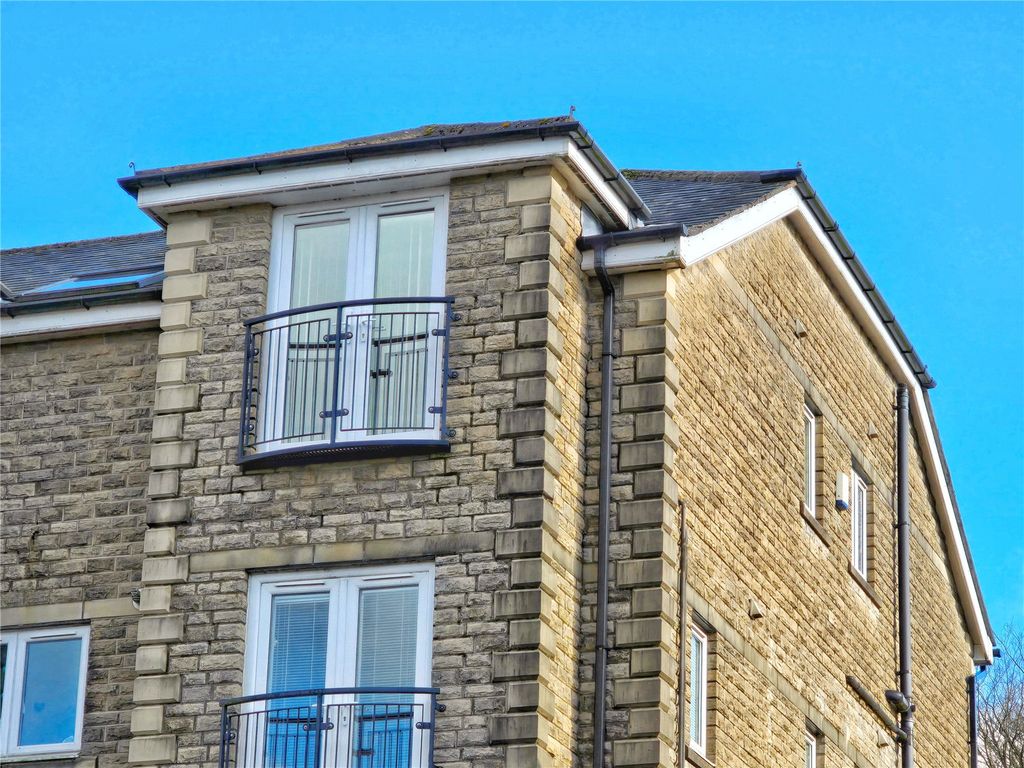 Property photo 2 of 16 Top Floor Penthouse