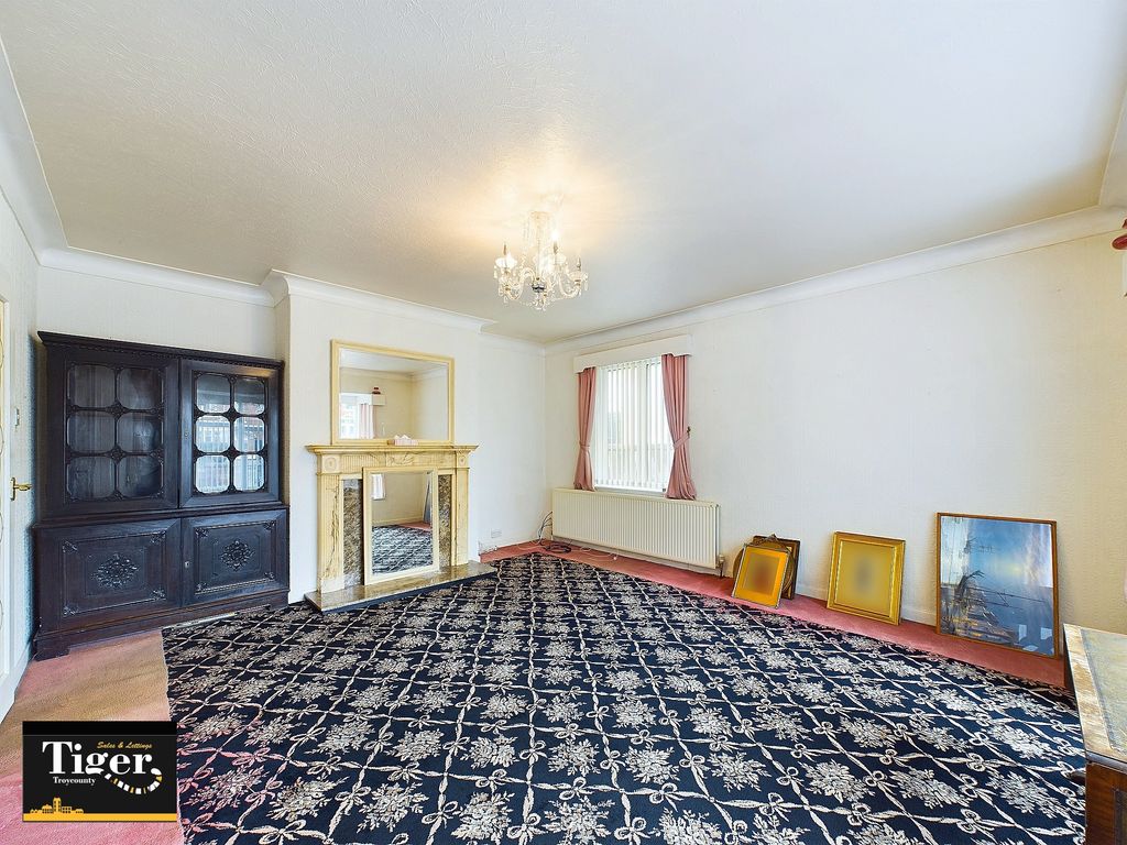 Property photo 3 of 18 Cam02176G0-Pr0356-Still002