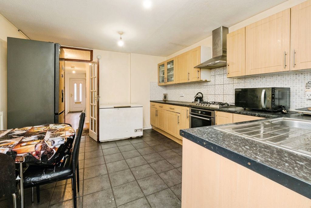 Property photo 3 of 16 Pbox-Img.Jpg