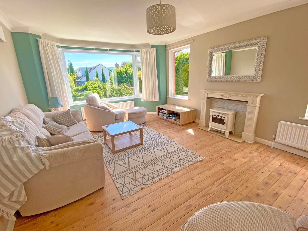 Property photo 2 of 10 Sitting Room