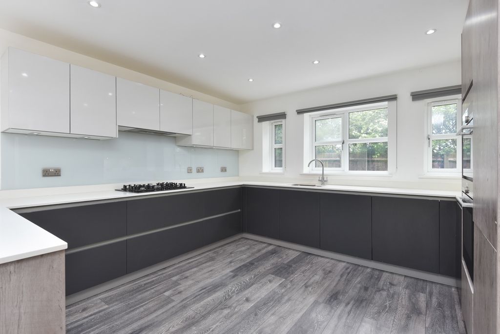 Property photo 2 of 22 5113654