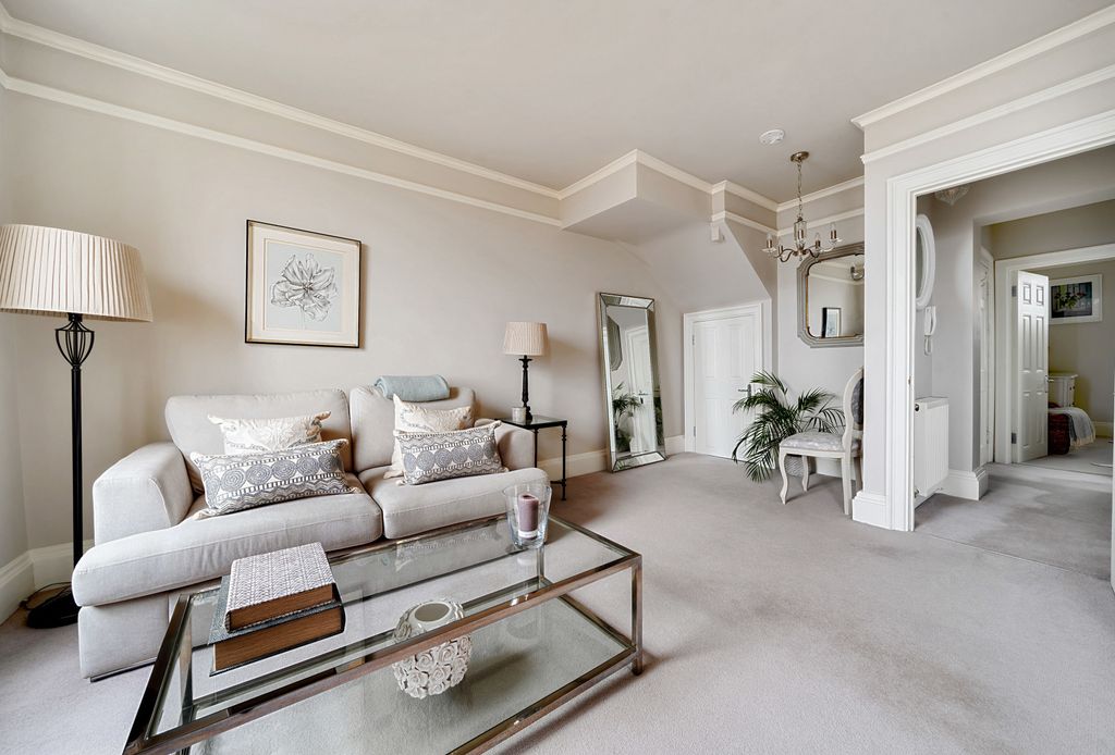 Property photo 1 of 8 Living Room