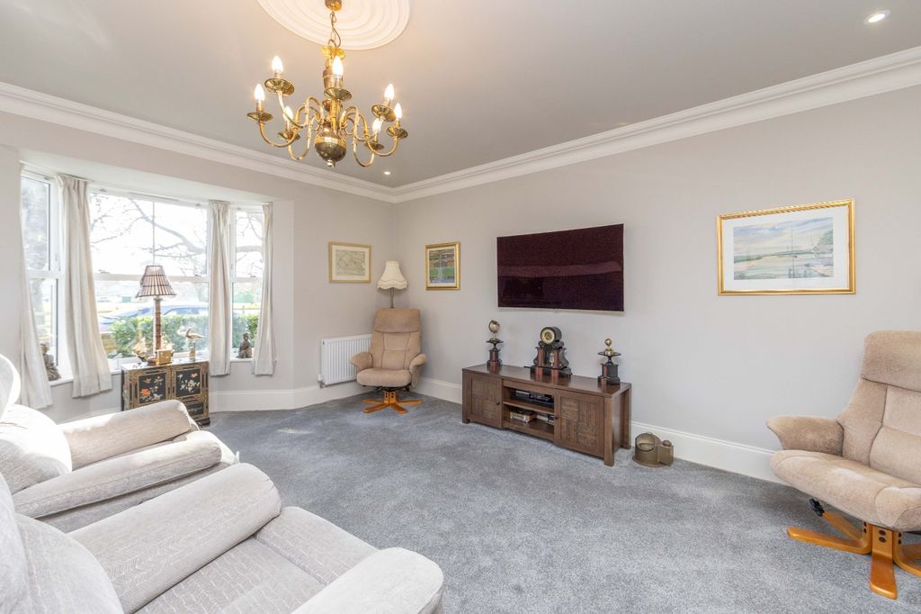 Property photo 3 of 16 Picture 3