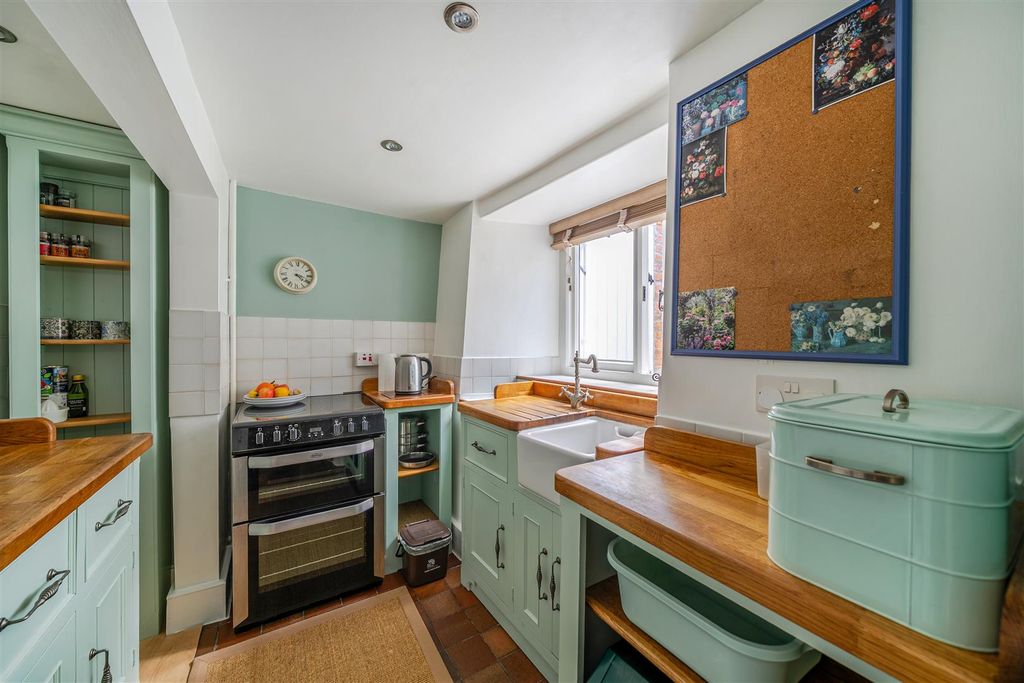 Property photo 3 of 14 Kitchen