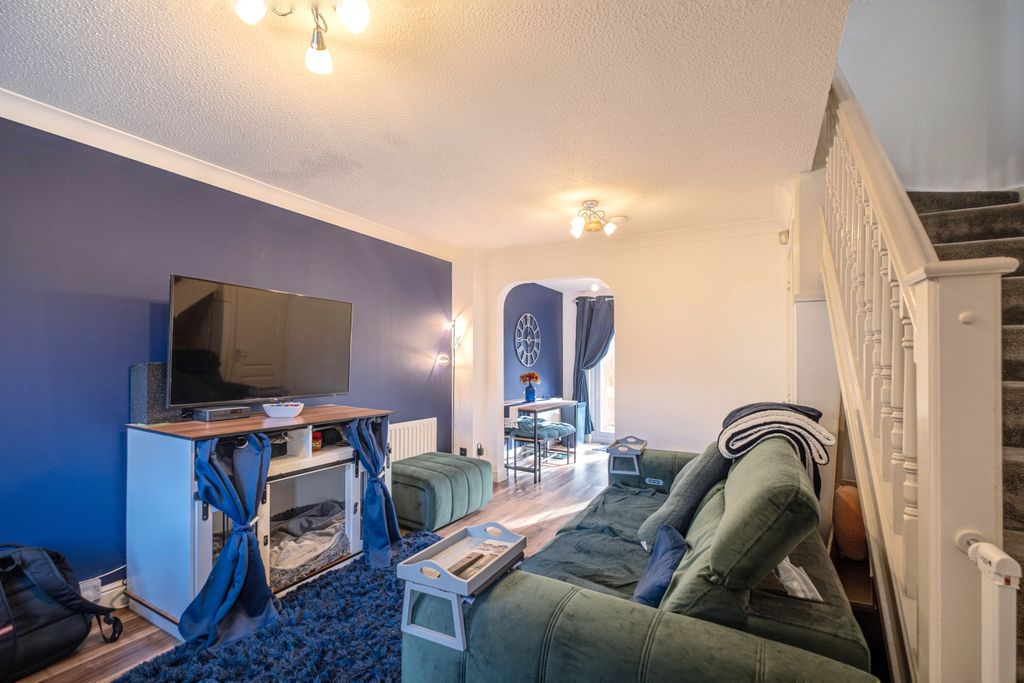 Property photo 3 of 28