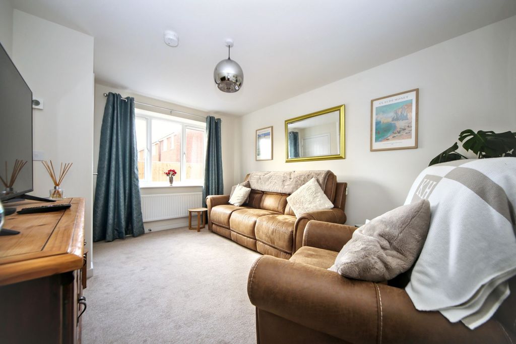 Property photo 3 of 21