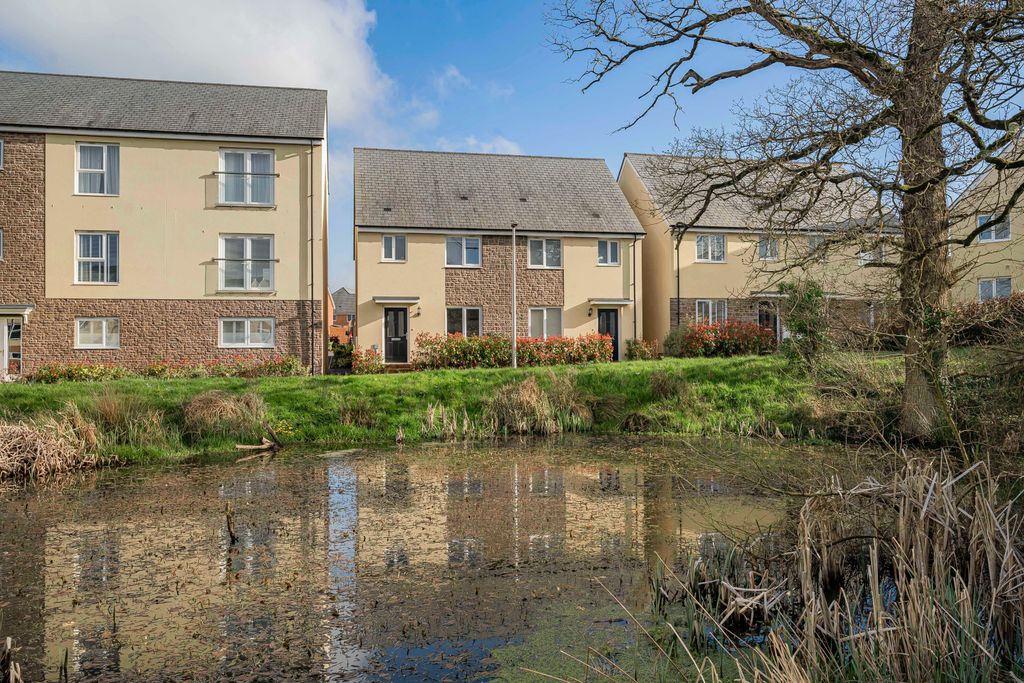 Property photo 2 of 21