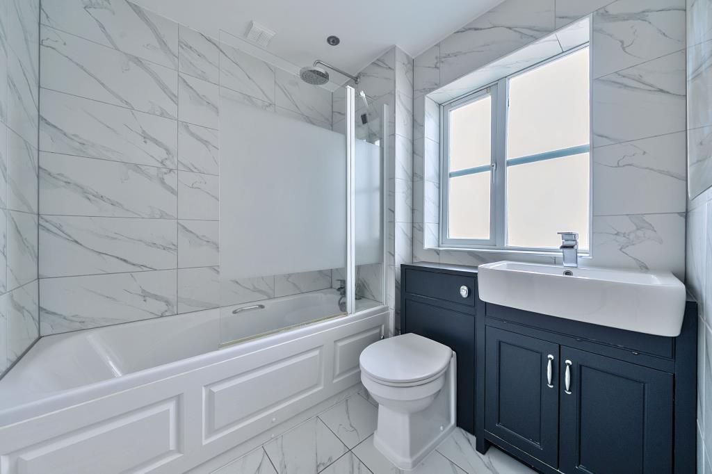 Property photo 2 of 19 Bathroom