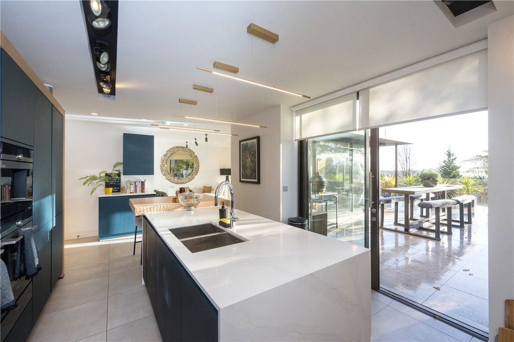 Property photo 2 of 20 Picture No. 25