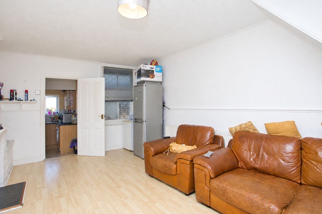 Property photo 3 of 8 Picture No. 24