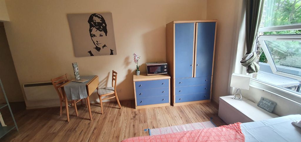 Property photo 1 of 2