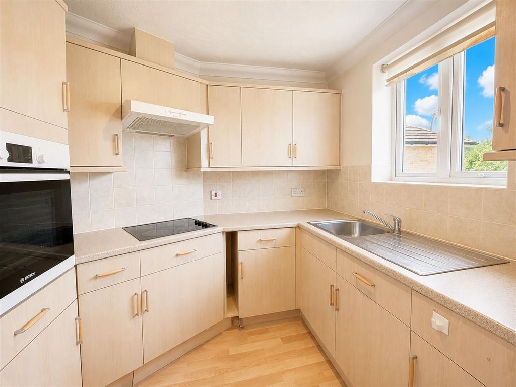 Property photo 3 of 17 Kit.Jpg