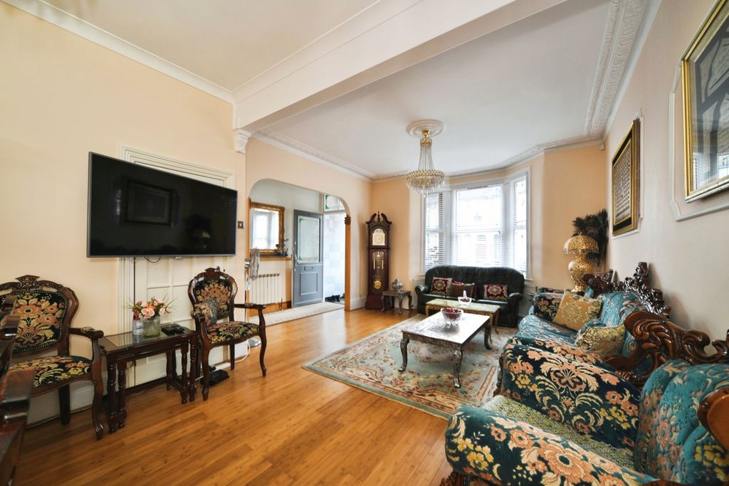 Property photo 2 of 18 Pbox-Img.Jpg