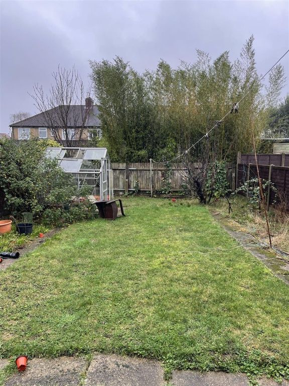 Property photo 3 of 5 7 Vines Ave Gdn.Jpg