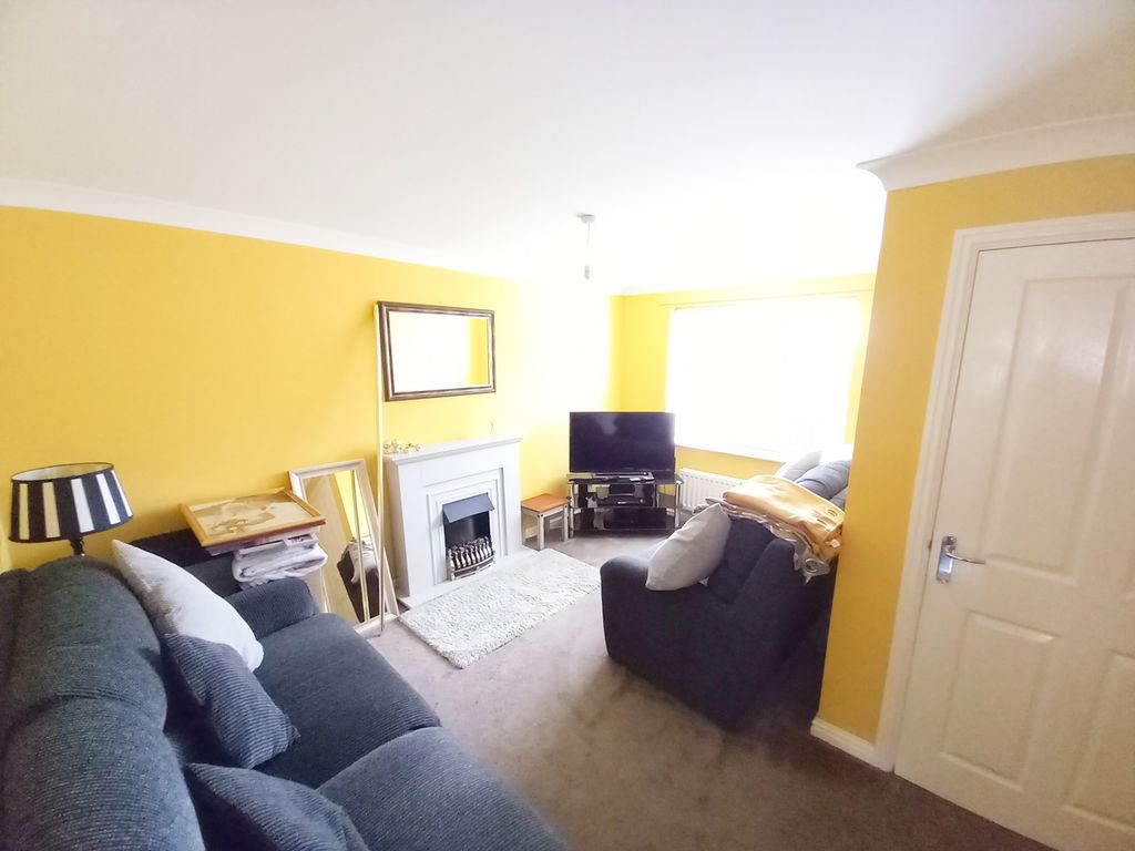 Property photo 3 of 13 Lounge