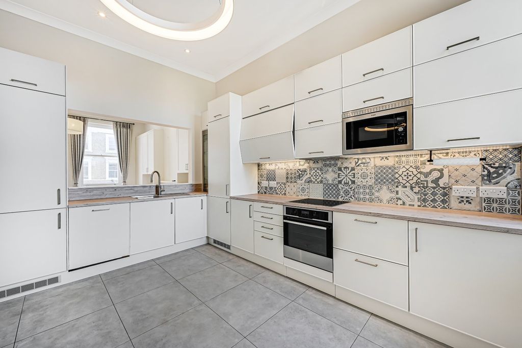 Property photo 3 of 13 Kitchen