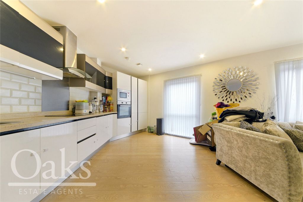 Property photo 3 of 8 Kitchen/Reception
