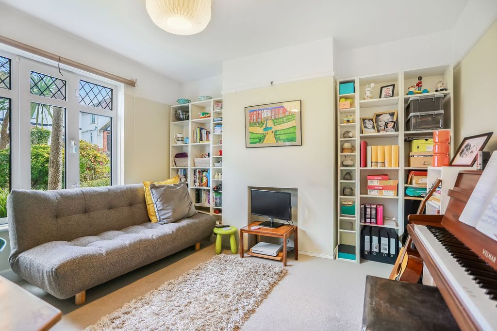 Property photo 2 of 25