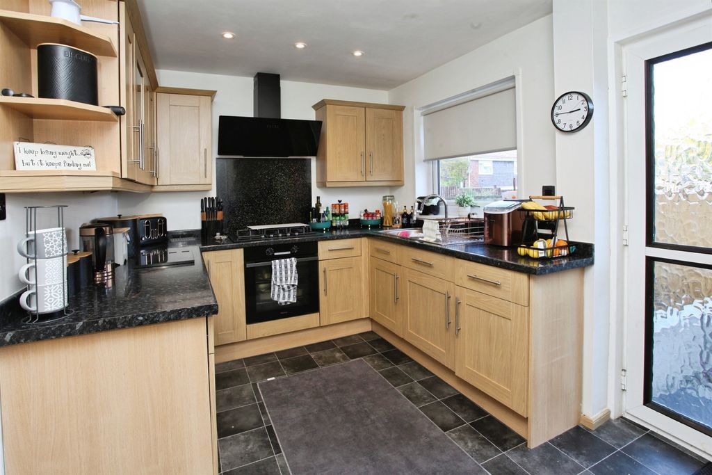 Property photo 3 of 27