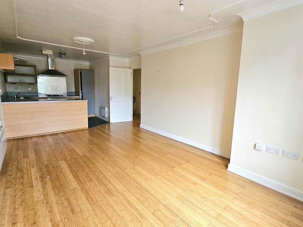 Property photo 3 of 13 Living Kitchen