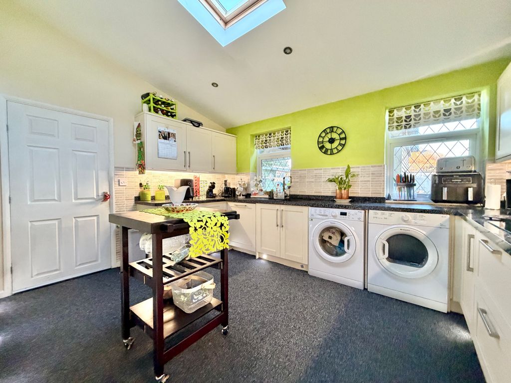 Property photo 2 of 27 Kitchen