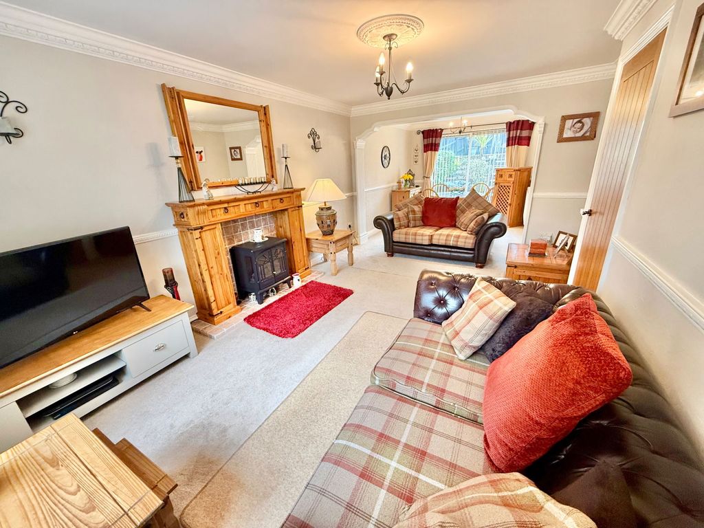 Property photo 2 of 25