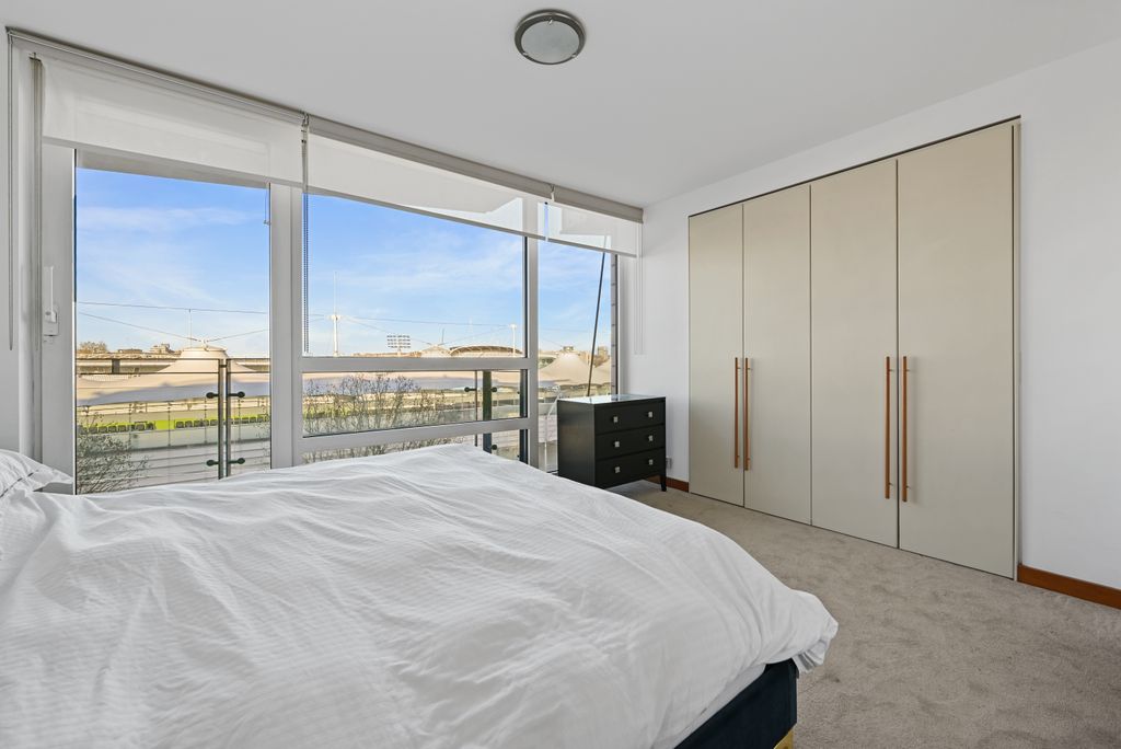 Property photo 3 of 16 01-9E63Gcscl - 607 Pavillon Apt - Bedroom -Origina