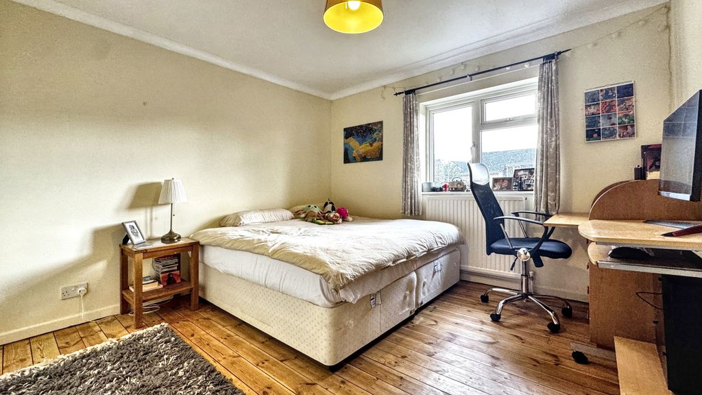 Property photo 2 of 19 Bedroom2.Jpeg