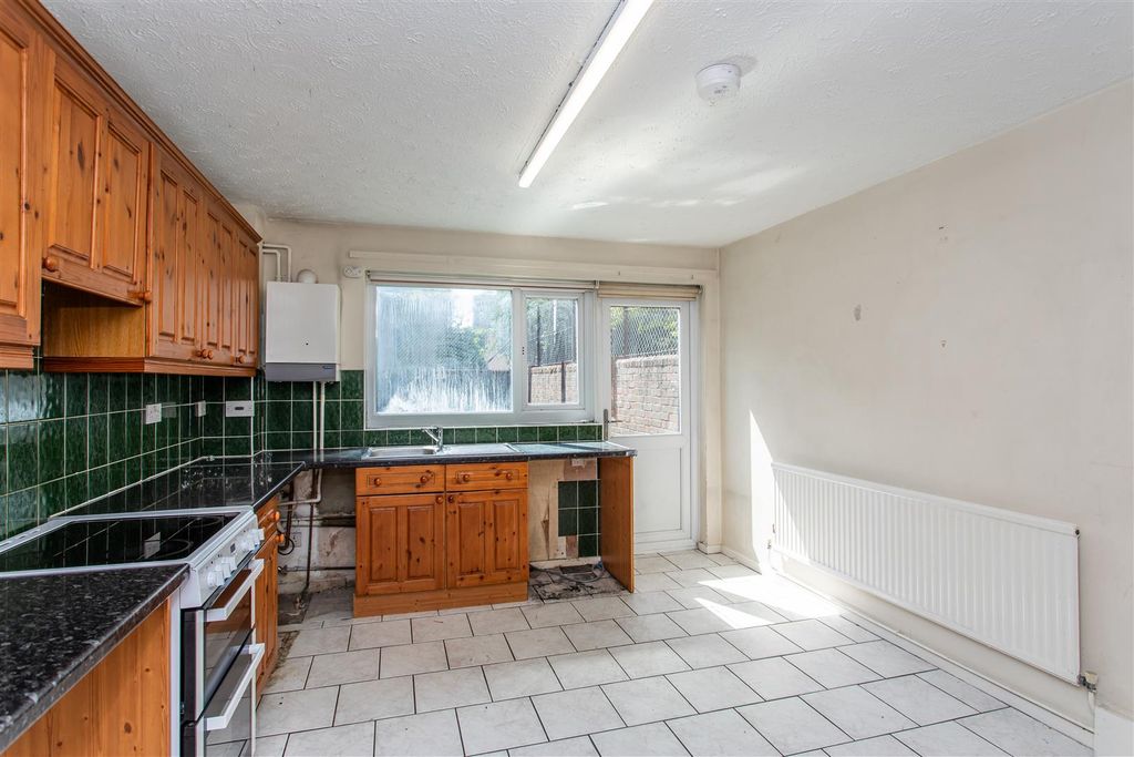 Property photo 2 of 18 Kitchen