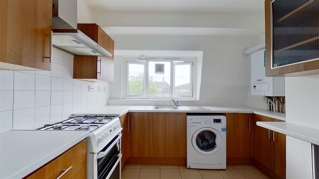 Property photo 2 of 10 Wandle-Way-Earlsfield-Sw18-06102021_181027.Jpg