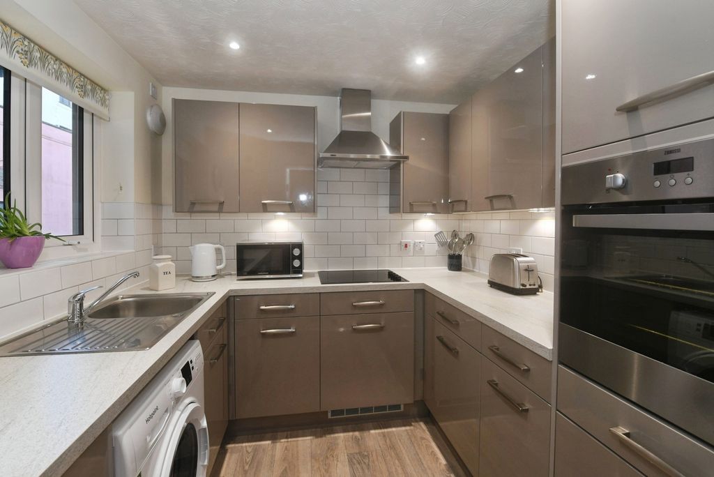 Property photo 2 of 15 Kitchen