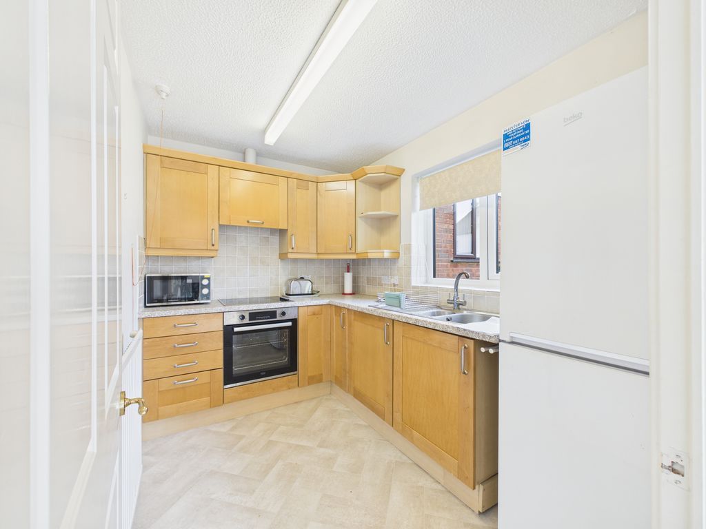 Property photo 3 of 13 Kitchen