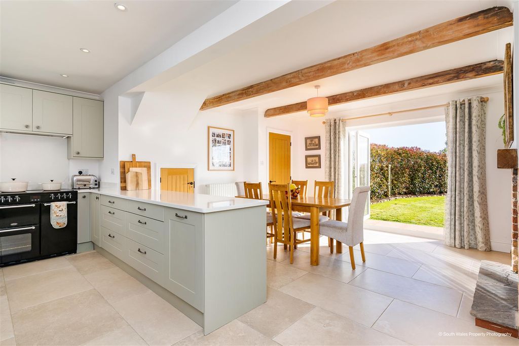 Property photo 2 of 21 19.Jpg