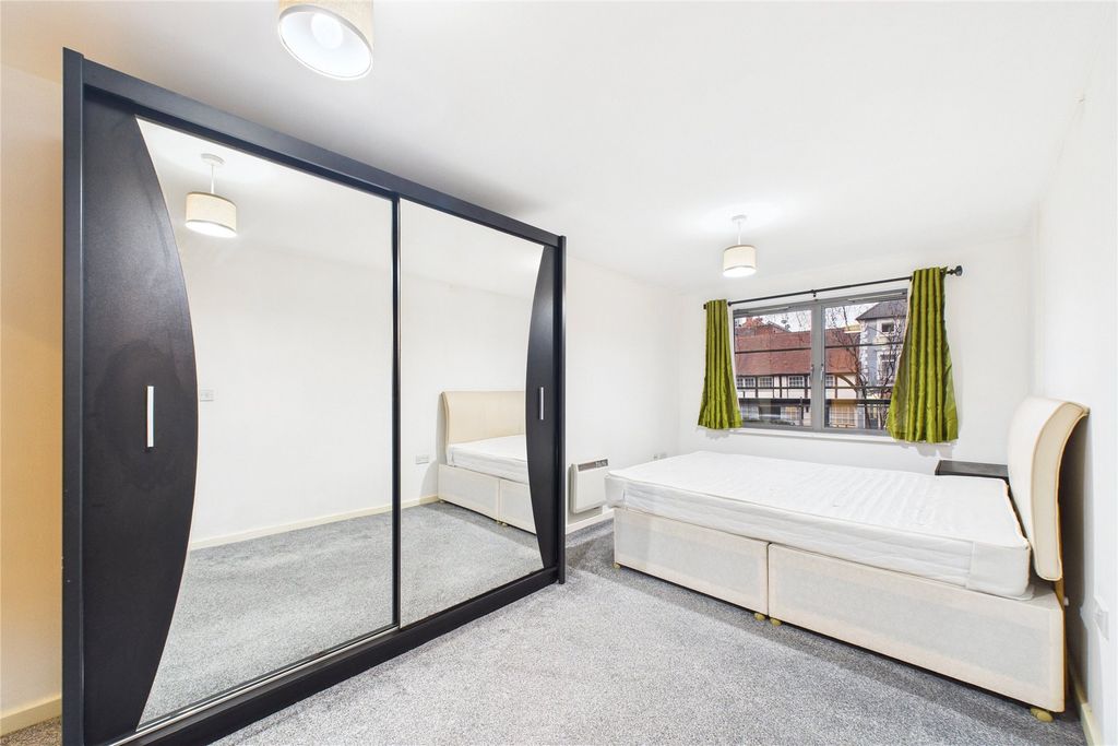 Property photo 3 of 6 Picture No. 18