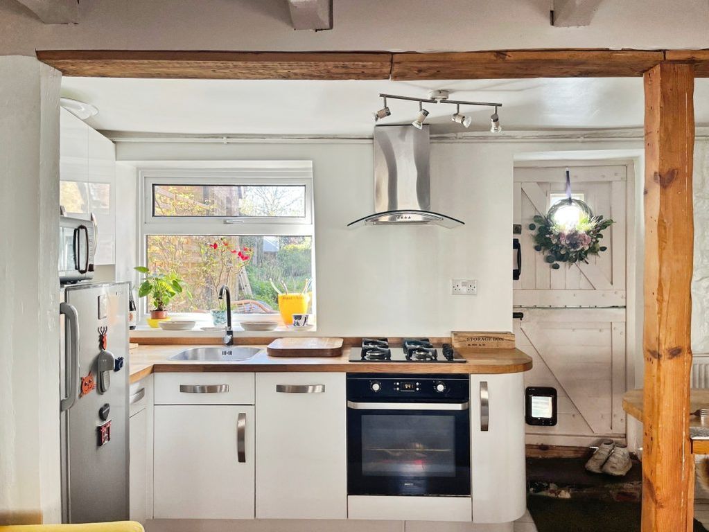 Property photo 2 of 11