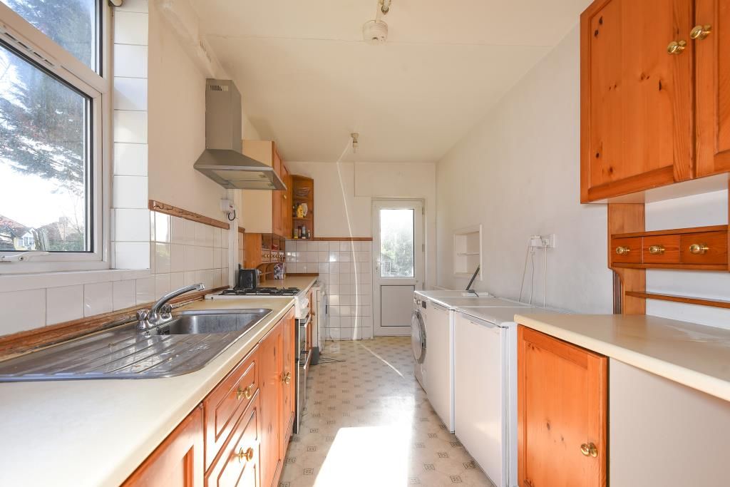 Property photo 3 of 10 Kitchen