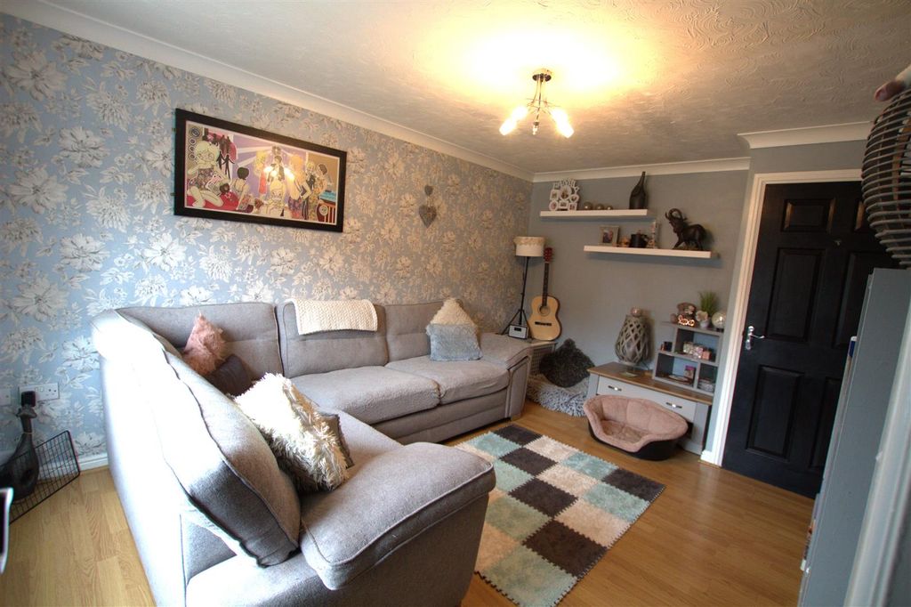 Property photo 2 of 10 Lounge Angle 2.Jpg