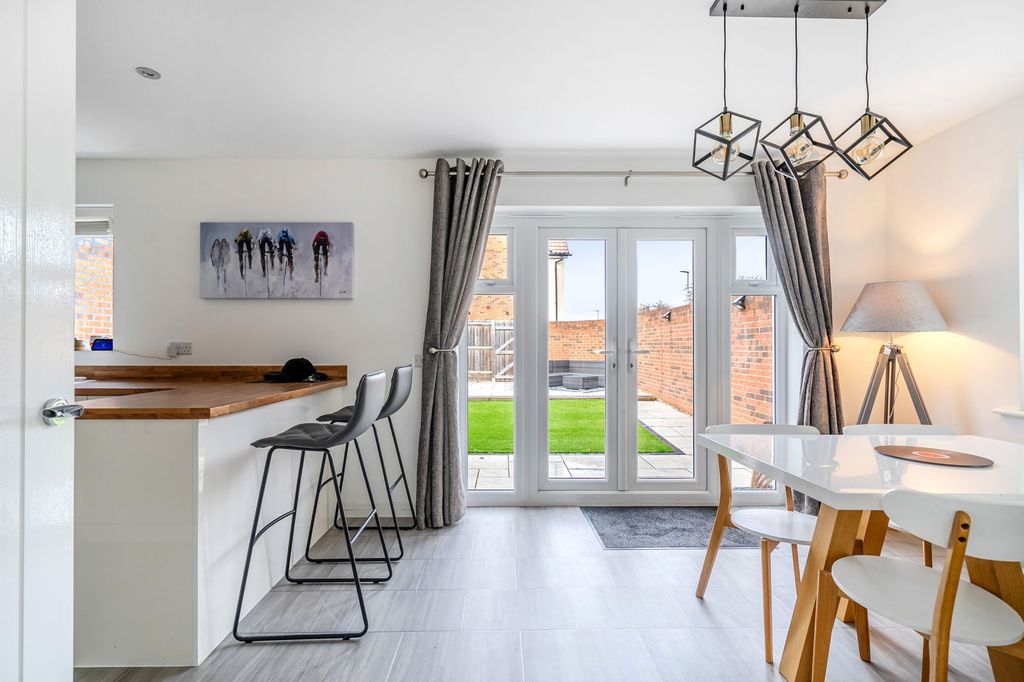 Property photo 3 of 21