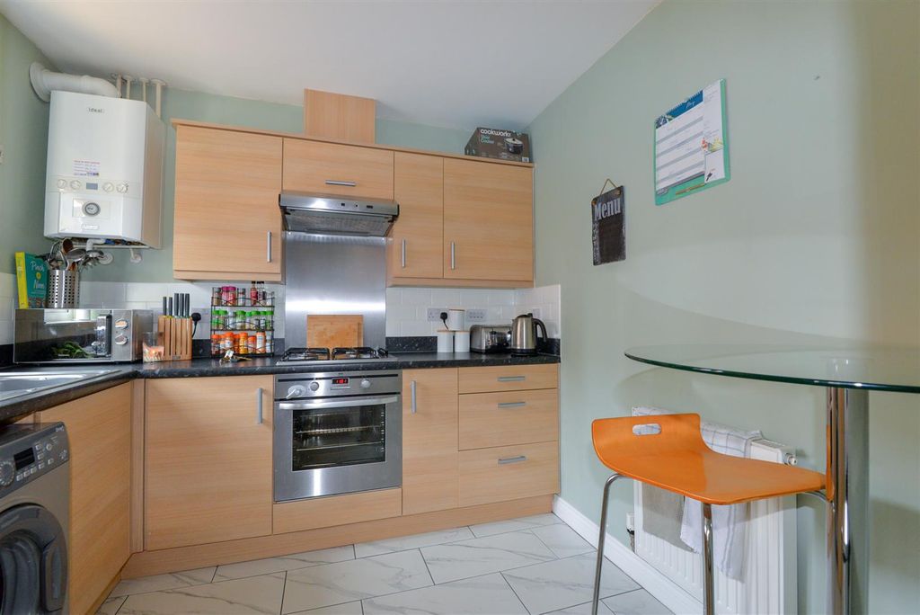 Property photo 2 of 12 Kitchen 1.Jpg