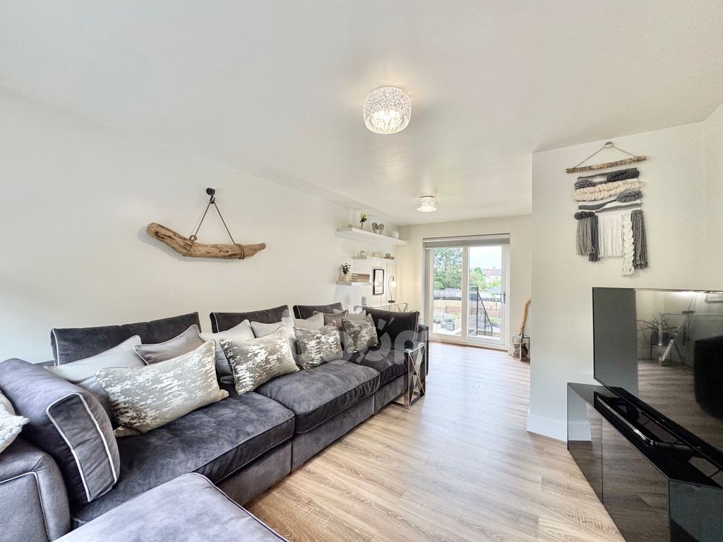 Property photo 2 of 26 Hillcrest Avenue, Paisley Lounge
