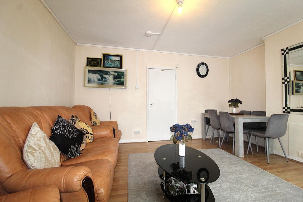 Property photo 1 of 14 Living Room