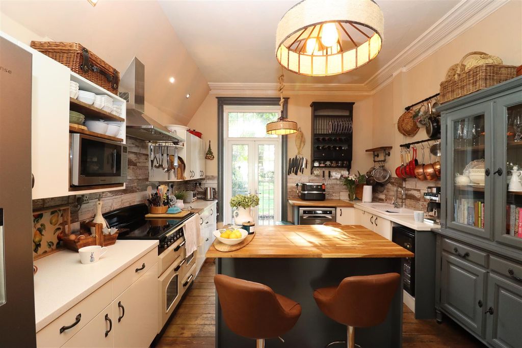 Property photo 2 of 27 Kitchen