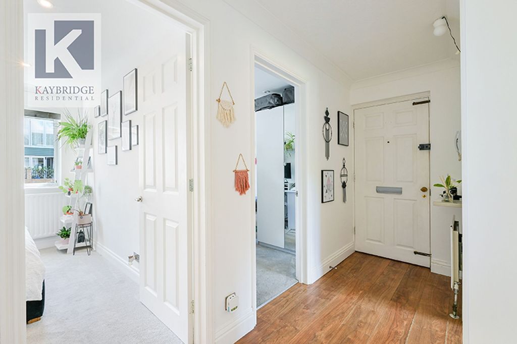Property photo 2 of 12 Laurence Court Rosedale Road, Epsom - Kt17 2Jq