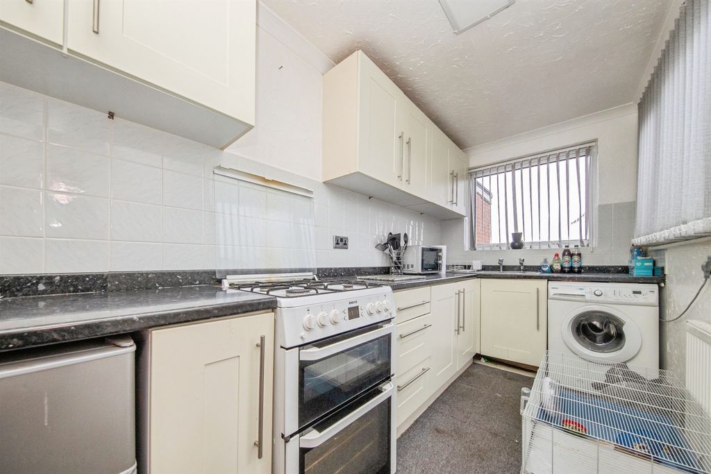 Property photo 3 of 13