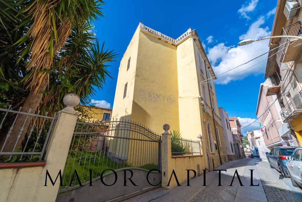 Property photo 2 of 40