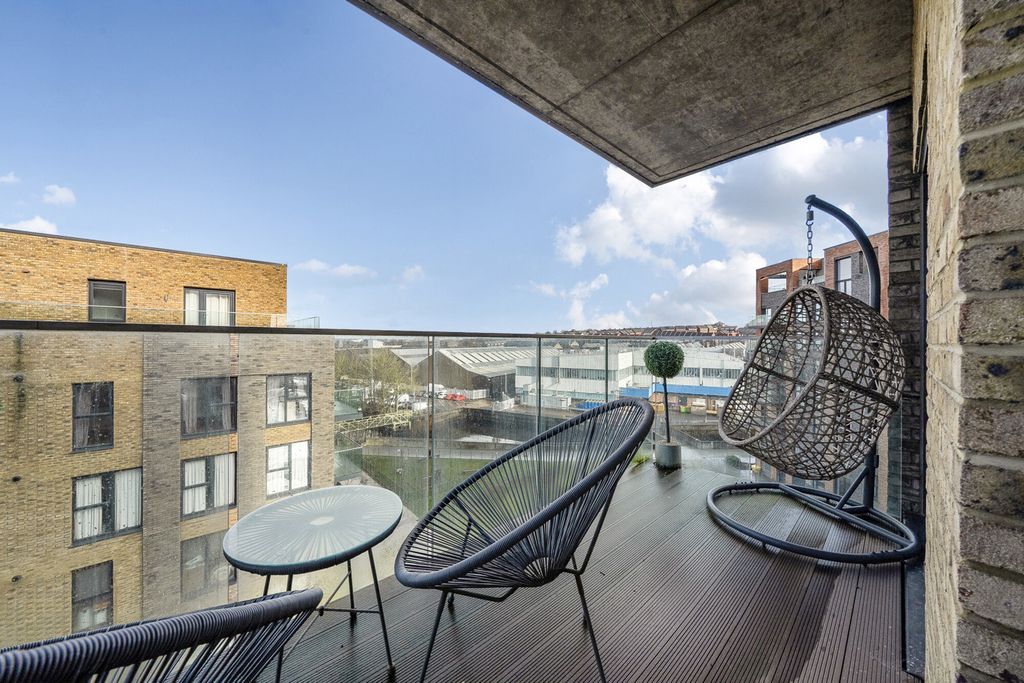 Property photo 3 of 23 Balcony